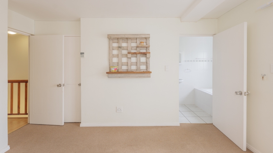 3 Bedroom Property for Sale in Struisbaai Western Cape